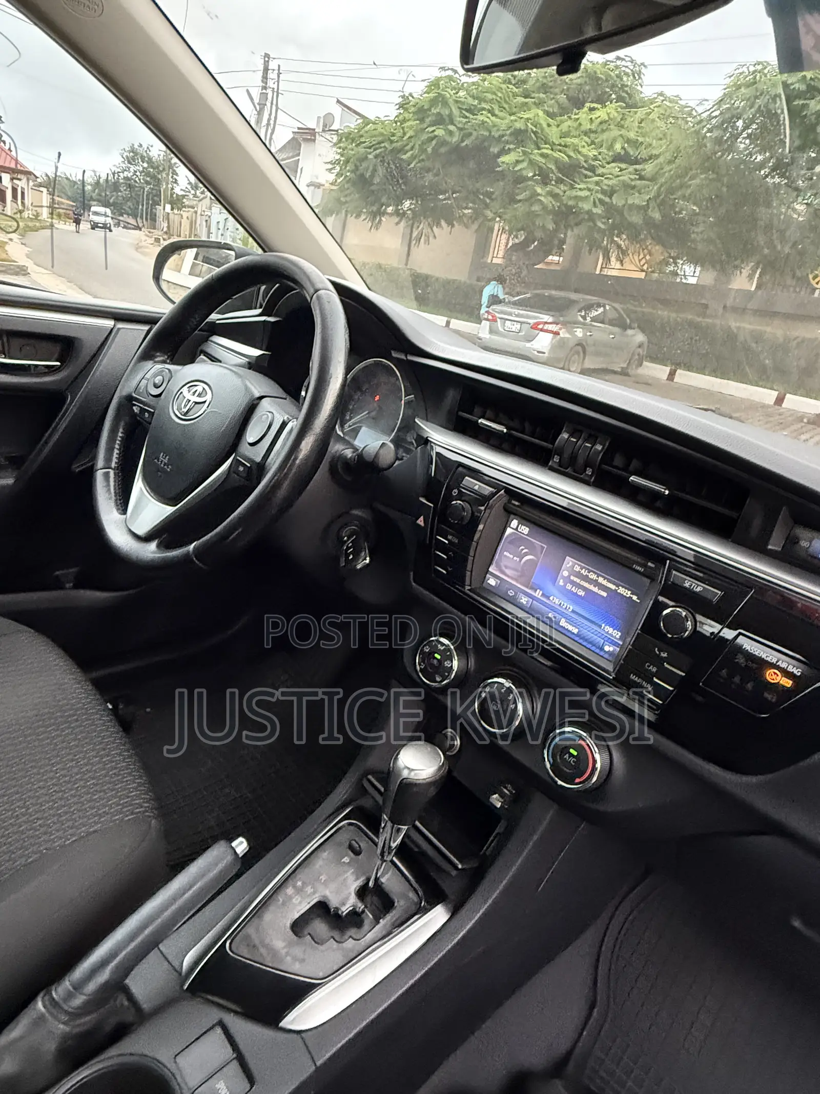 Toyota Corolla LE 4dr Sedan (1.8L 4cyl CVT) 2015 Gray
