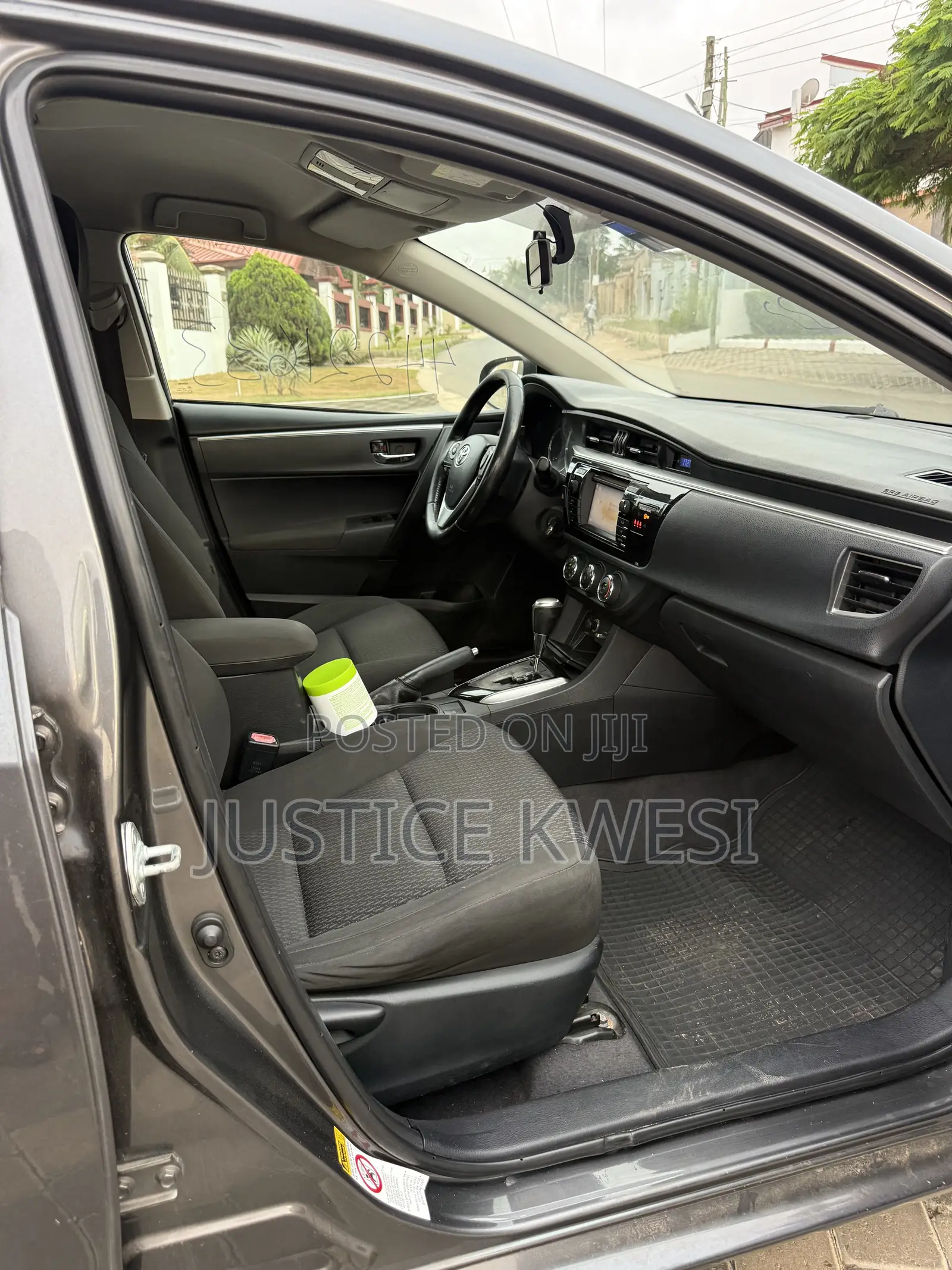Toyota Corolla LE 4dr Sedan (1.8L 4cyl CVT) 2015 Gray