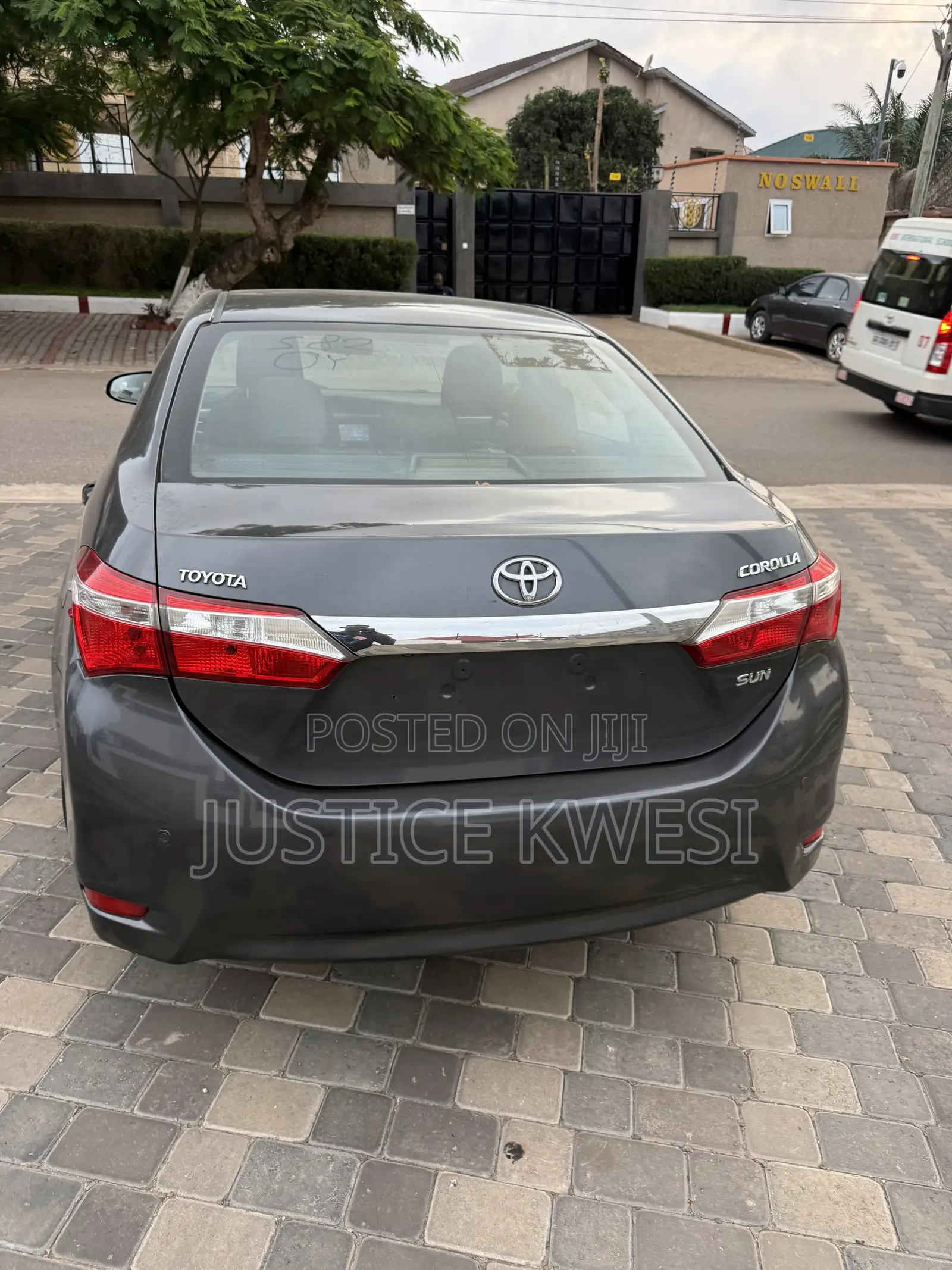 Toyota Corolla LE 4dr Sedan (1.8L 4cyl CVT) 2015 Gray