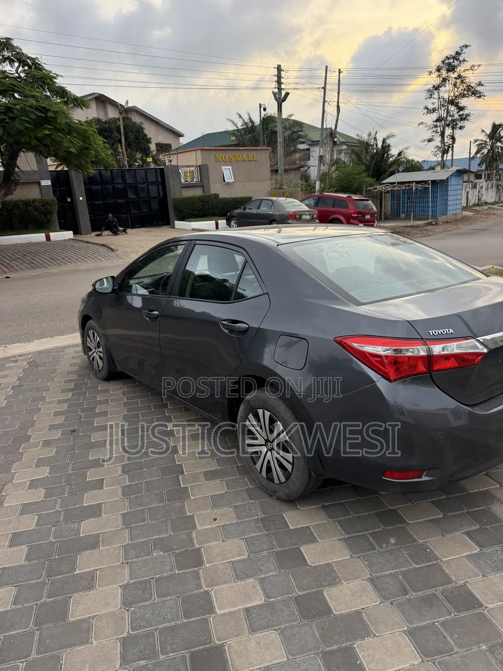Toyota Corolla LE 4dr Sedan (1.8L 4cyl CVT) 2015 Gray