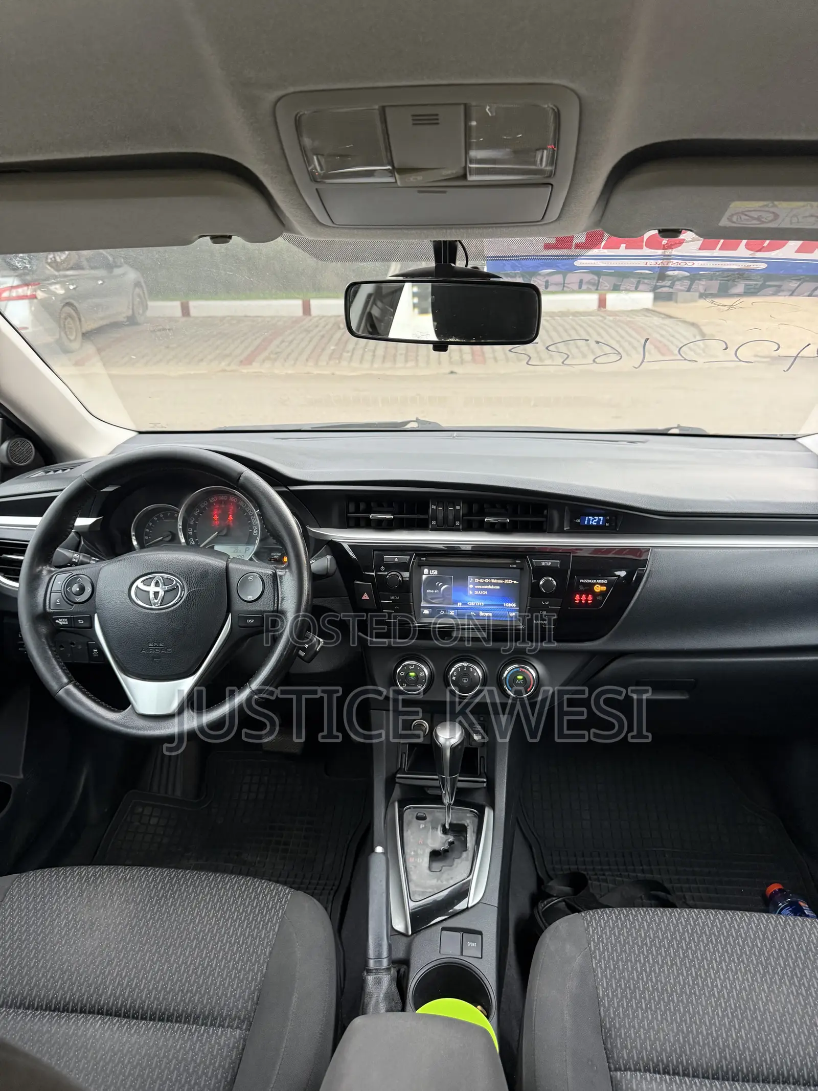 Toyota Corolla LE 4dr Sedan (1.8L 4cyl CVT) 2015 Gray