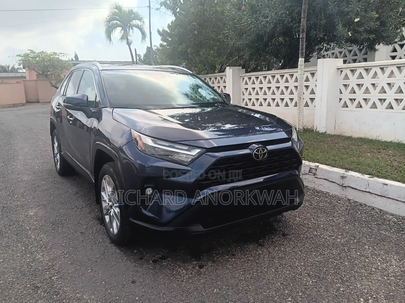 Toyota RAV4 XLE AWD 2023 Blue