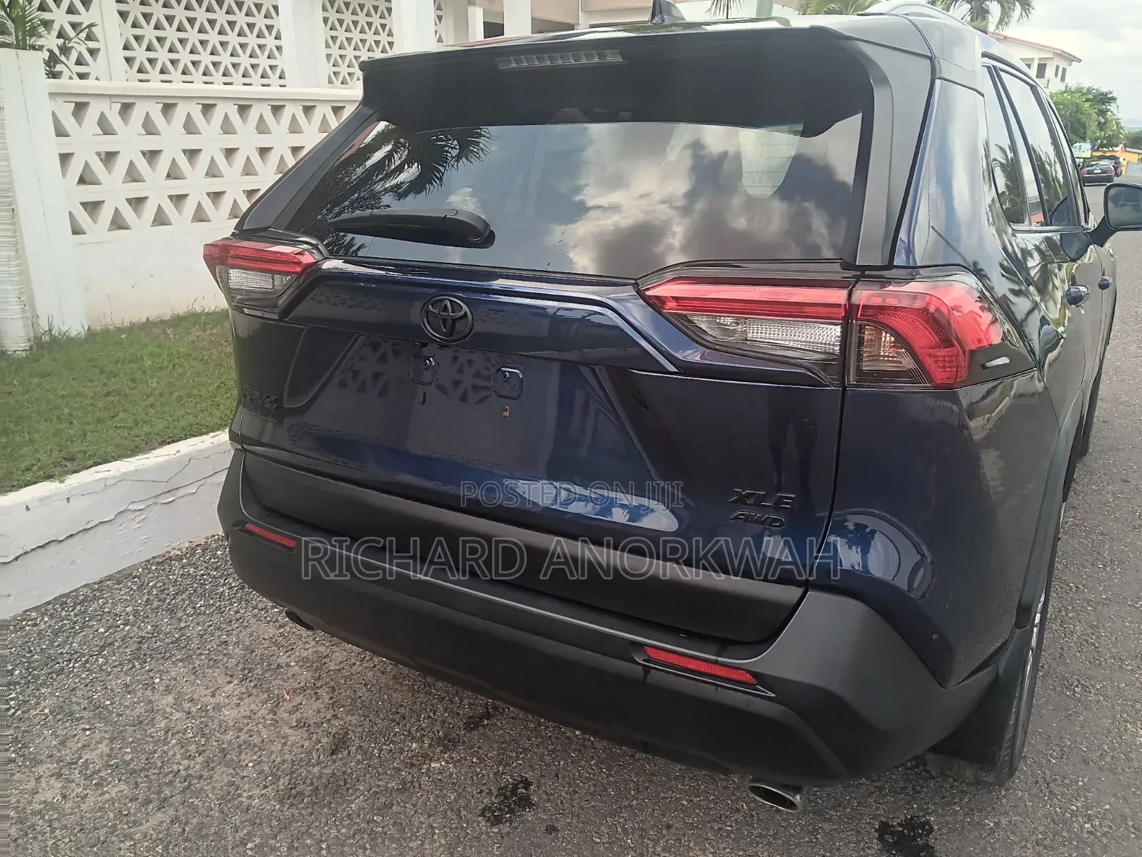 Toyota RAV4 XLE AWD 2023 Blue