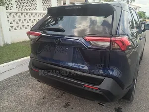 Toyota RAV4 XLE AWD 2023 Blue