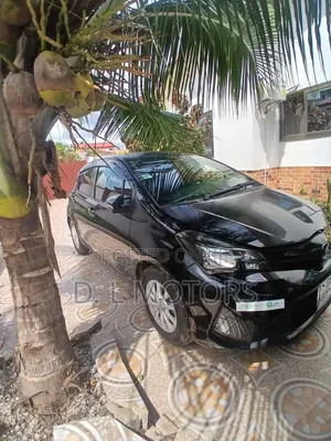 Toyota Vitz 1.3 AWD 5dr 2016 Black