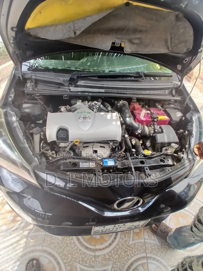 Toyota Vitz 1.3 AWD 5dr 2016 Black