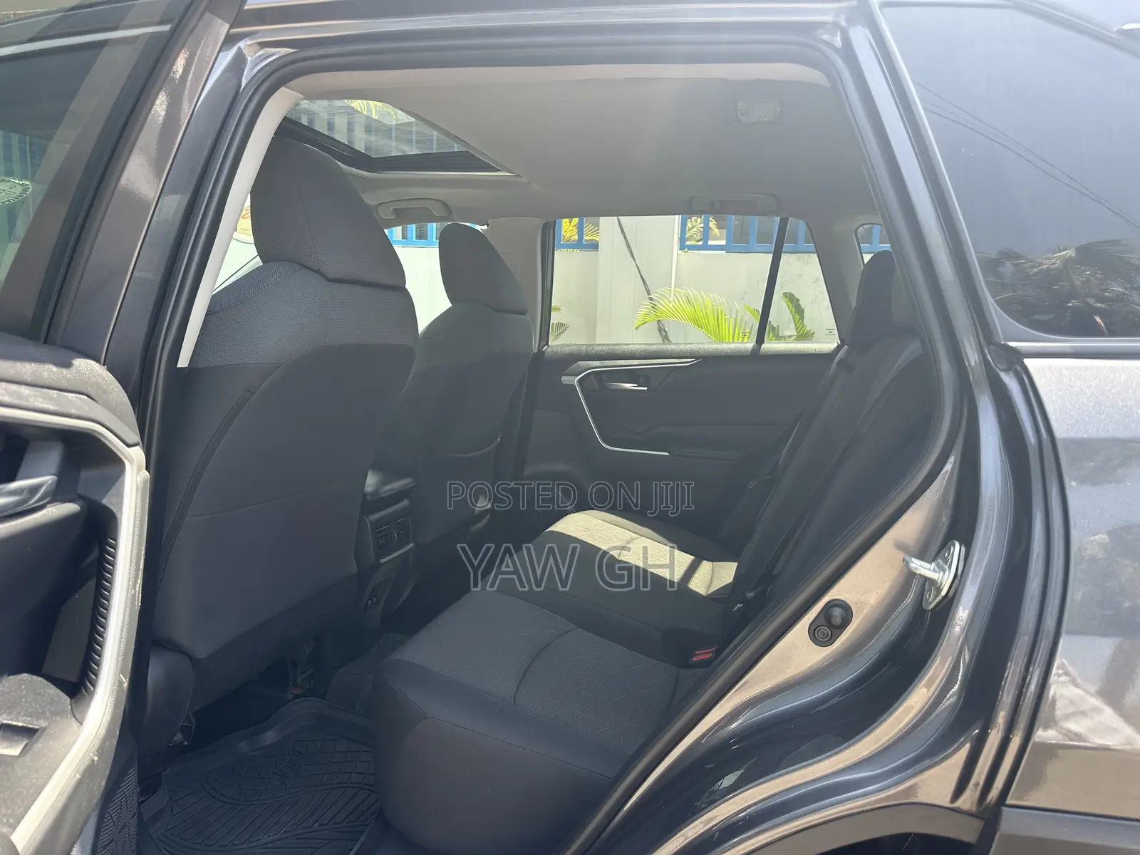 Toyota RAV4 XLE AWD 2020 Gray
