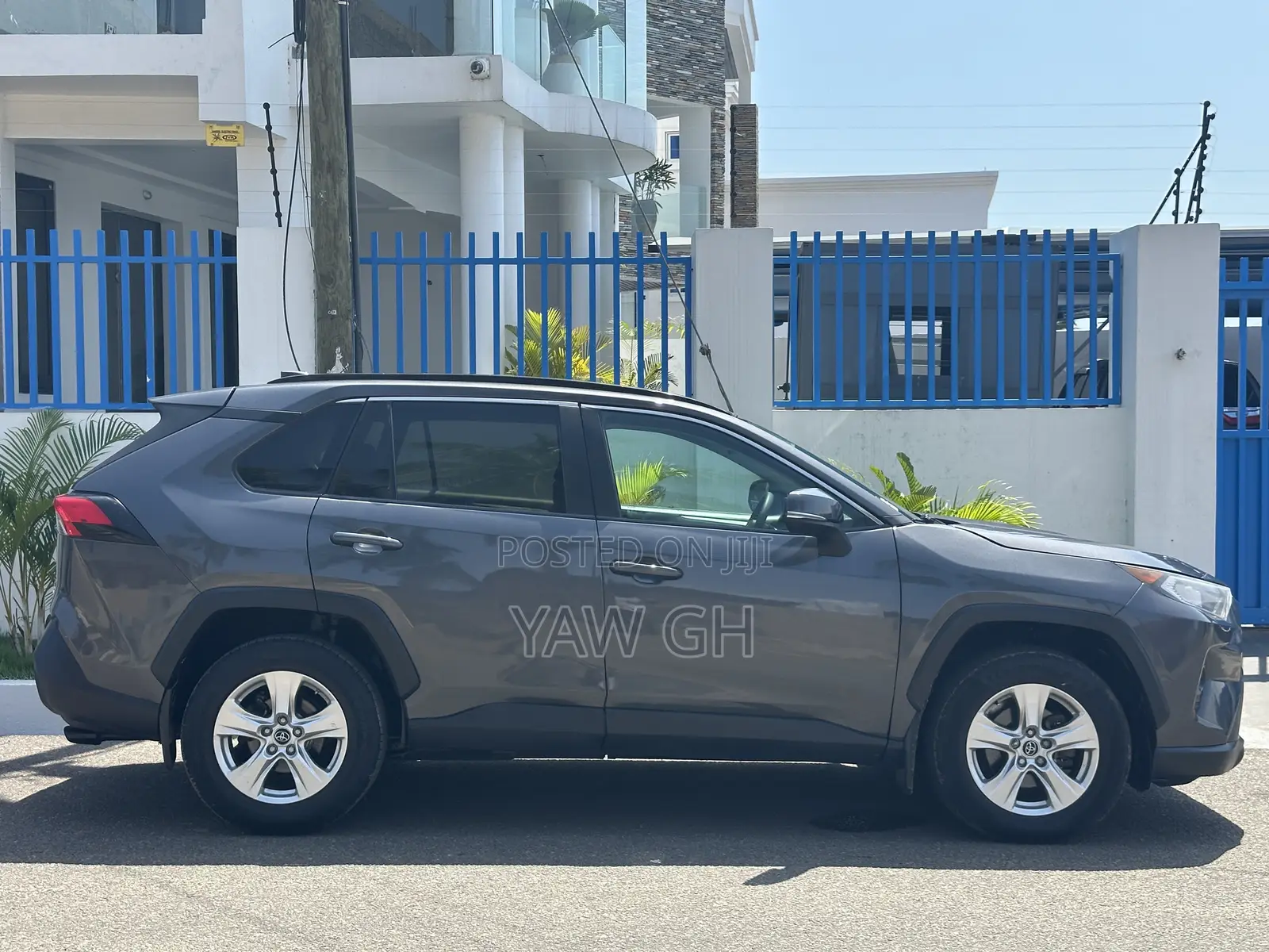 Toyota RAV4 XLE AWD 2020 Gray