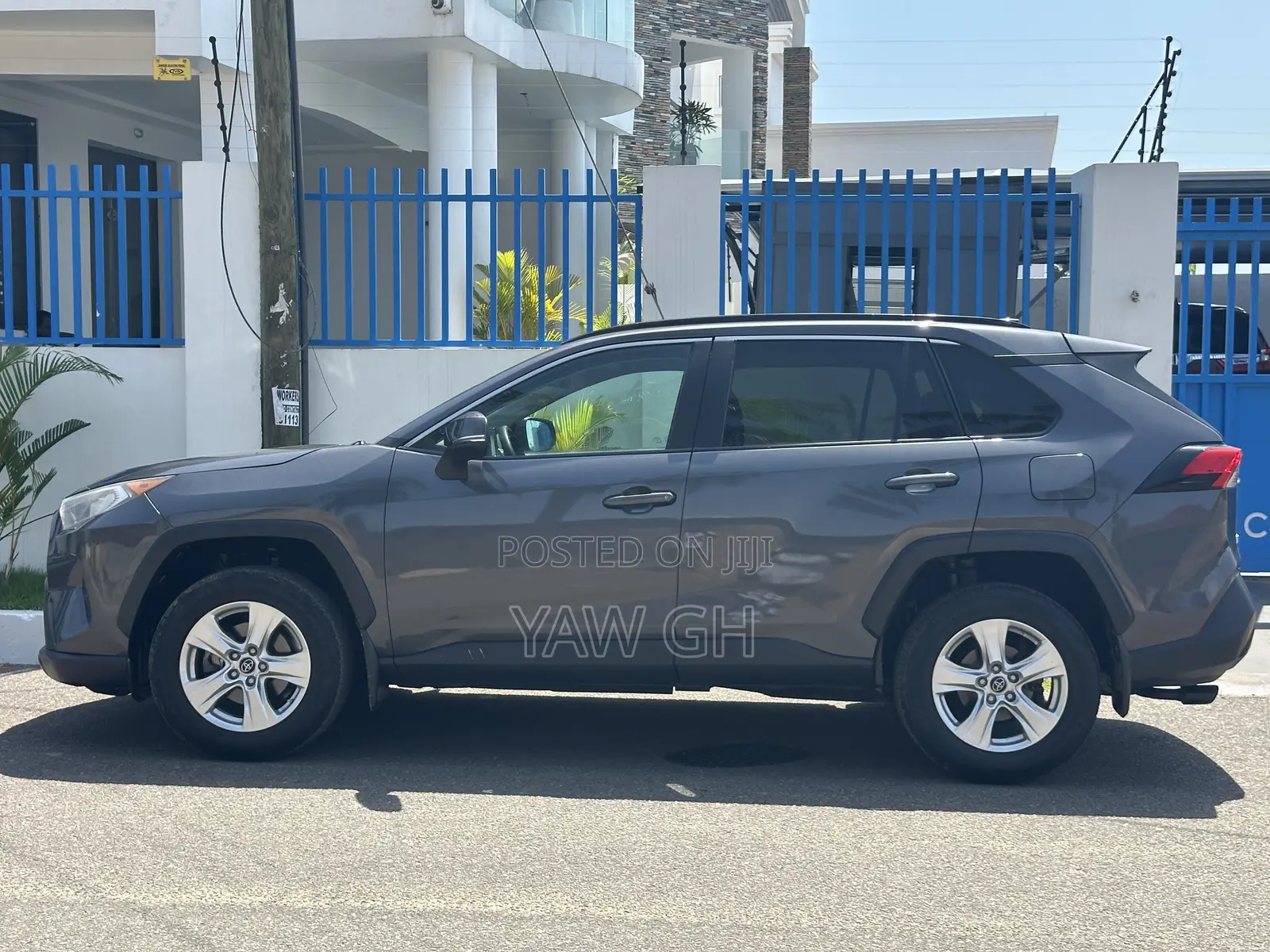 Toyota RAV4 XLE AWD 2020 Gray