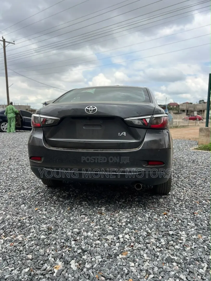 Toyota Yaris iA 1.5 FWD 2017 Black