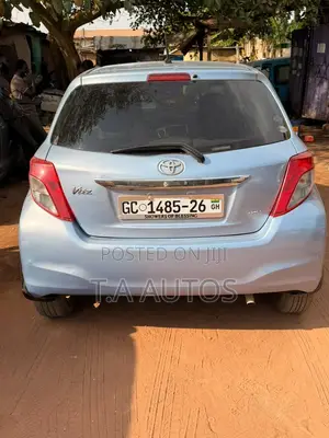 Toyota Vitz 1.3 AWD 3dr 2013 Green