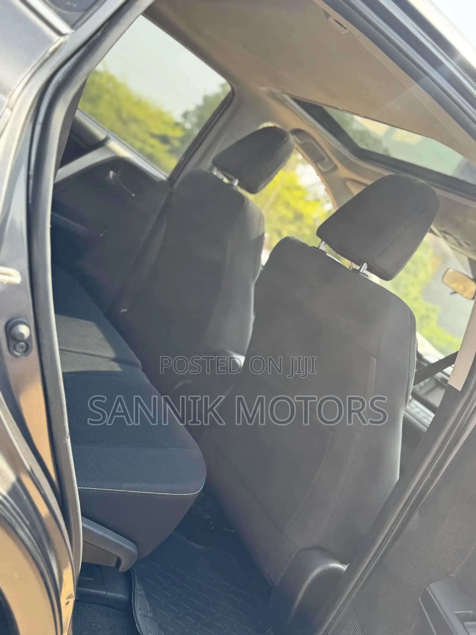 Toyota RAV4 XLE AWD (2.5L 4cyl 6A) 2017 Gray