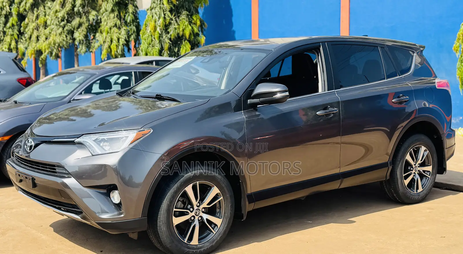 Toyota RAV4 XLE AWD (2.5L 4cyl 6A) 2017 Gray