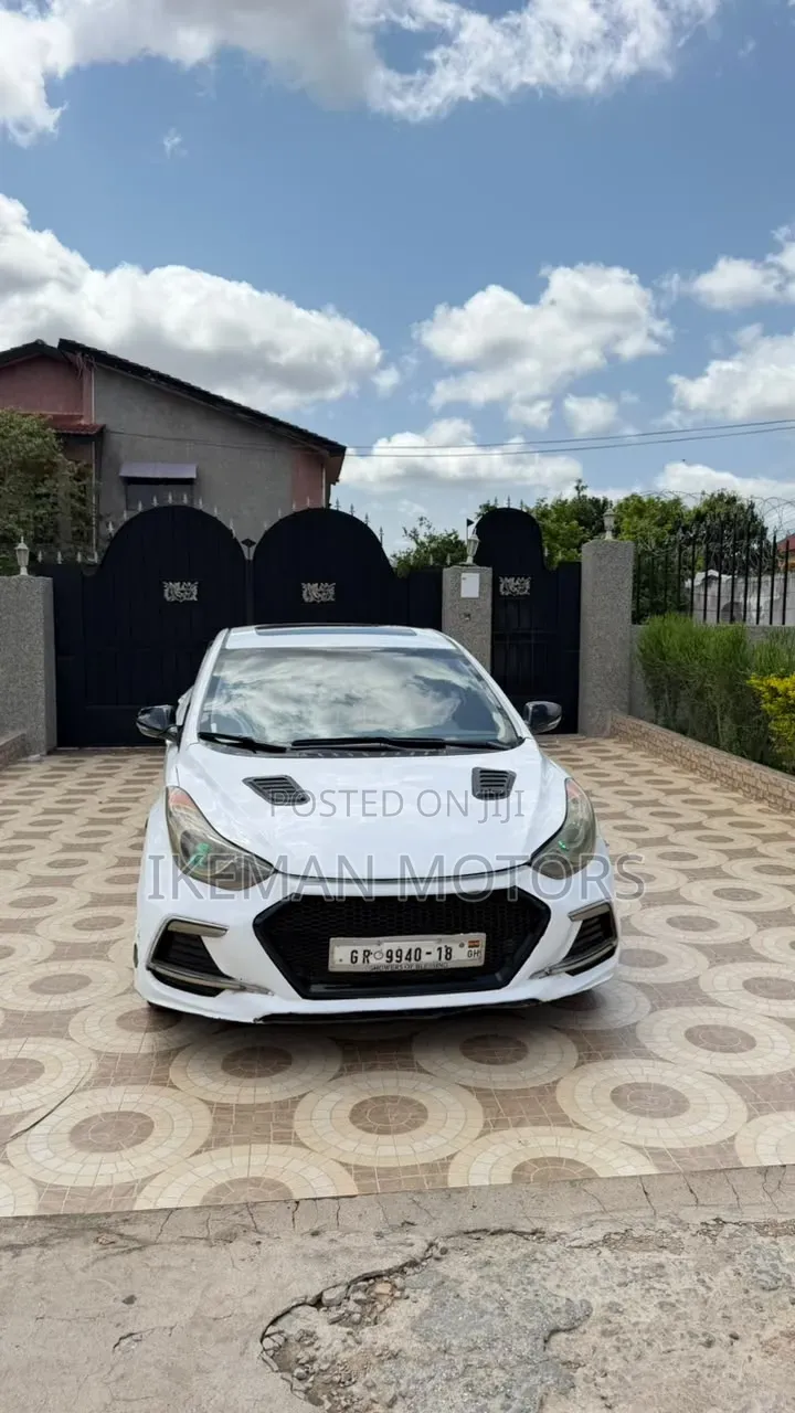 Hyundai Elantra 2012 White