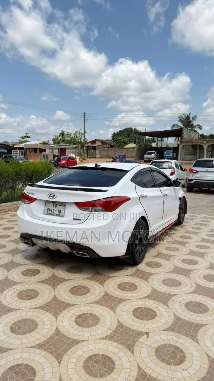 Hyundai Elantra 2012 White