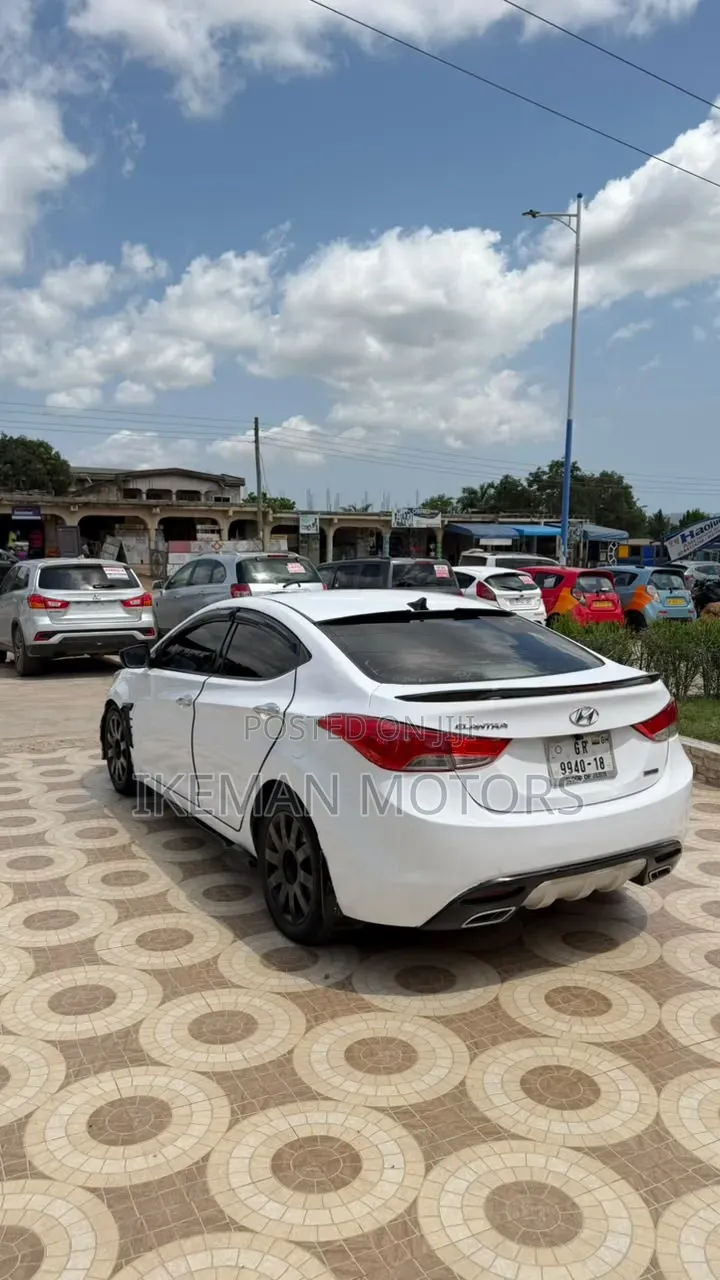 Hyundai Elantra 2012 White