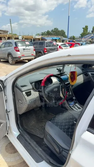 Hyundai Elantra 2012 White