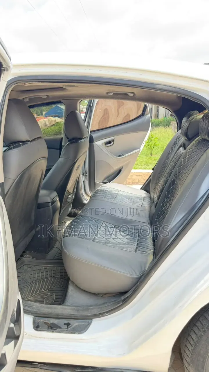 Hyundai Elantra 2012 White