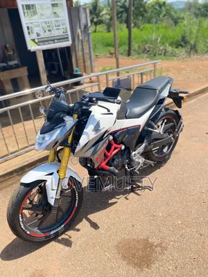 Honda CB 2025 White