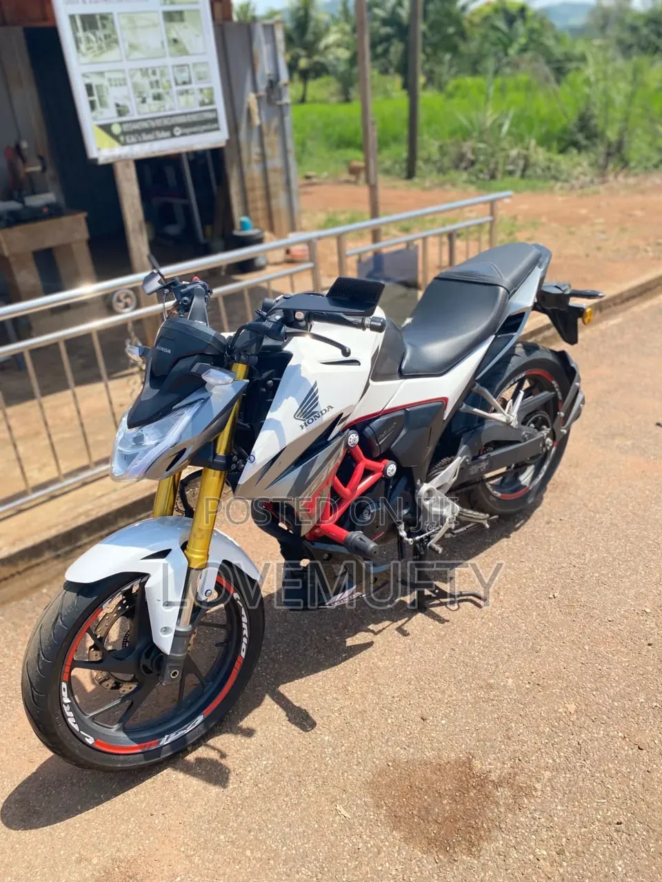Honda CB 2025 White