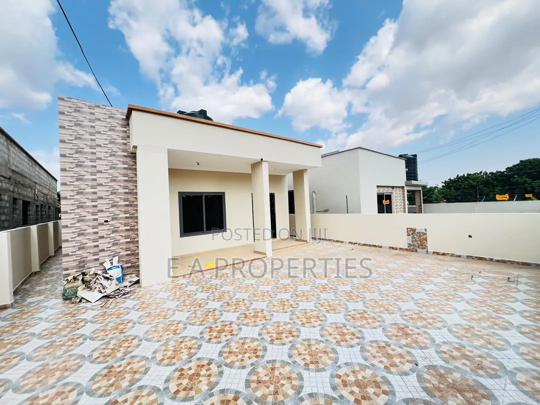 3bdrm House in E A Properties, Ghana Flag for sale