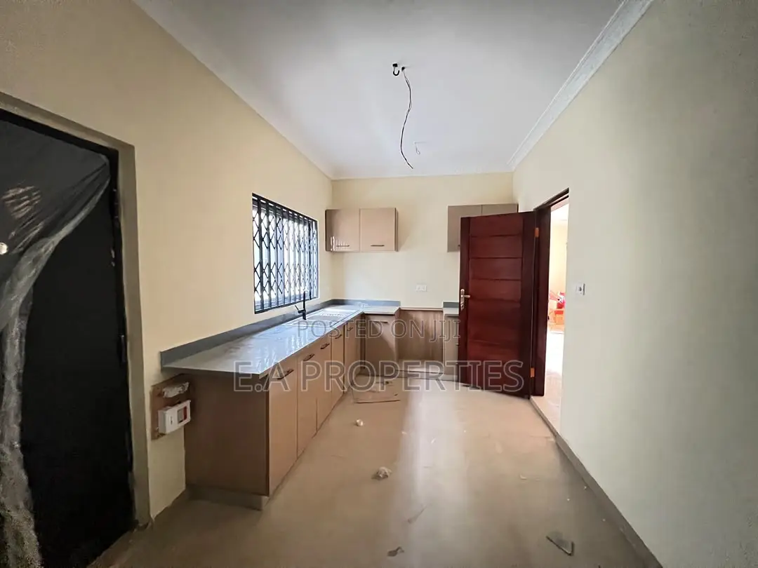 3bdrm House in E A Properties, Ghana Flag for sale