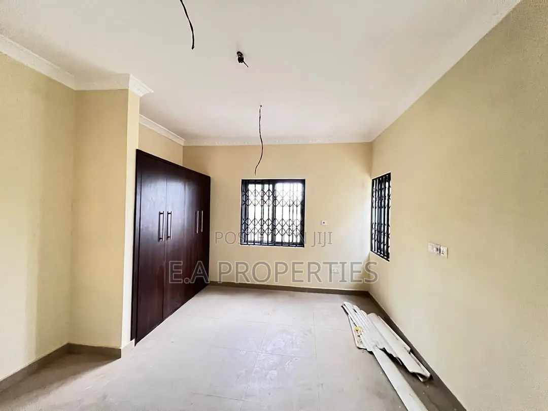 3bdrm House in E A Properties, Ghana Flag for sale