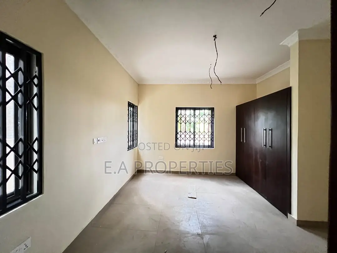3bdrm House in E A Properties, Ghana Flag for sale