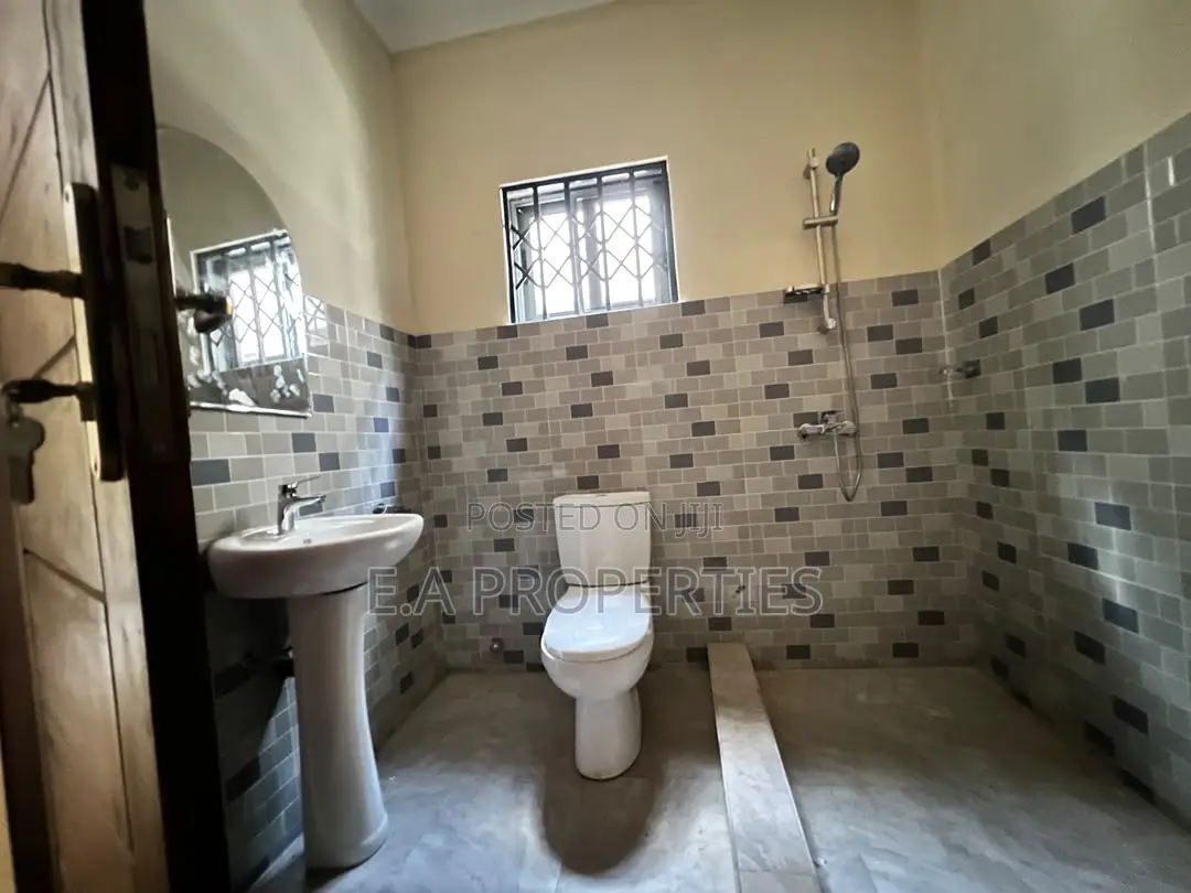 3bdrm House in E A Properties, Ghana Flag for sale