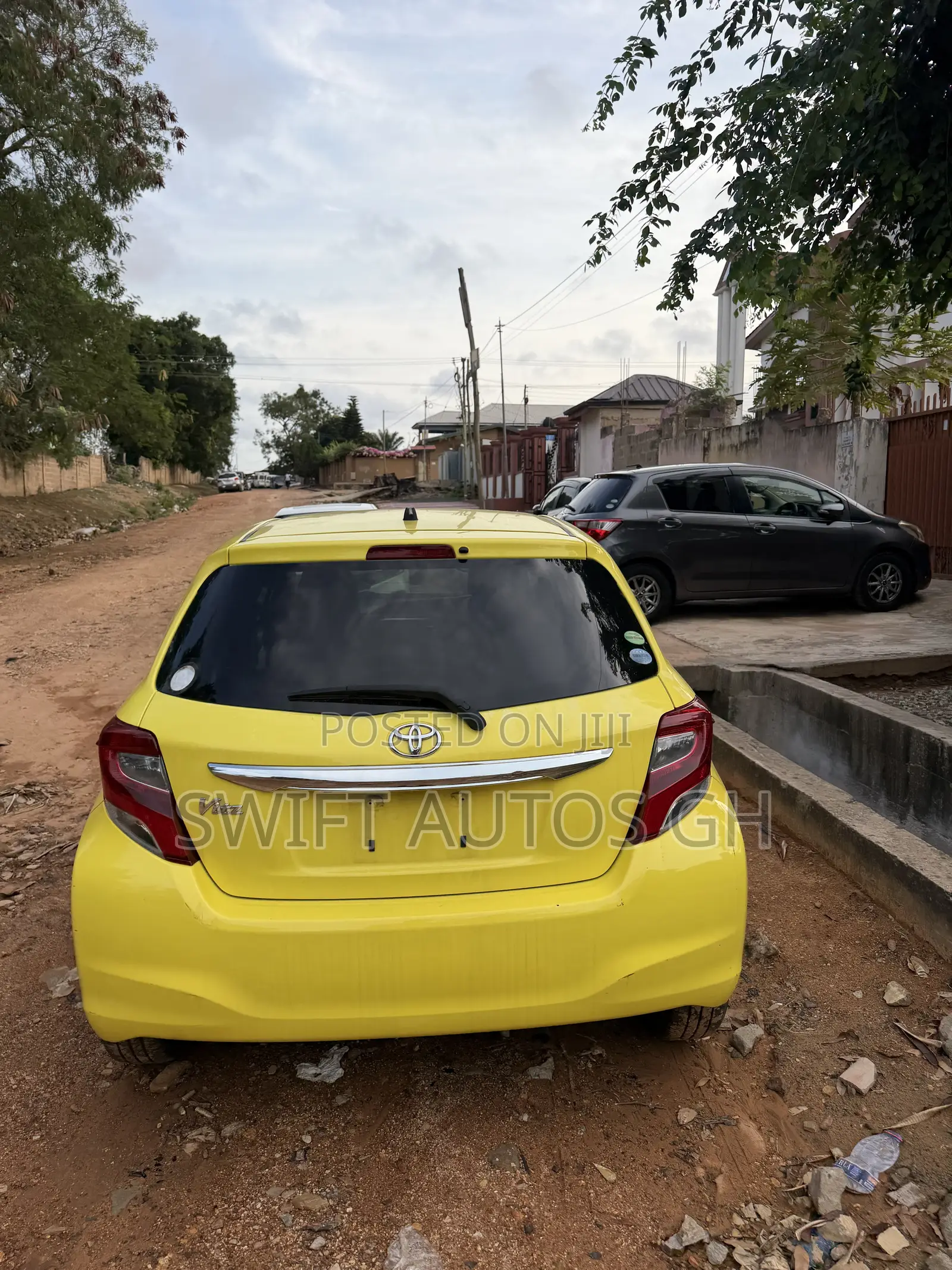 Toyota Vitz 2015 Yellow