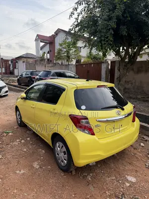 Toyota Vitz 2015 Yellow
