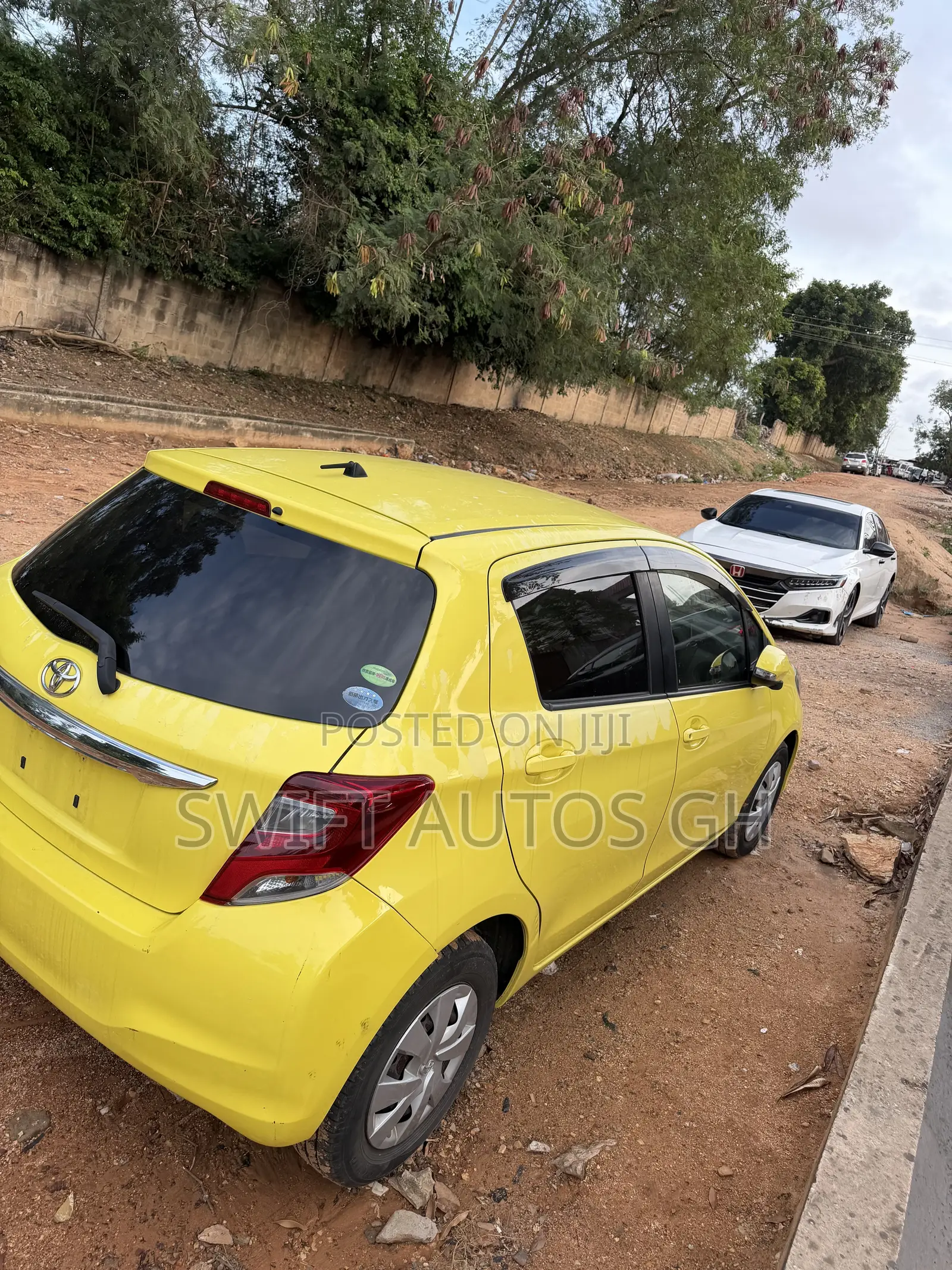Toyota Vitz 2015 Yellow