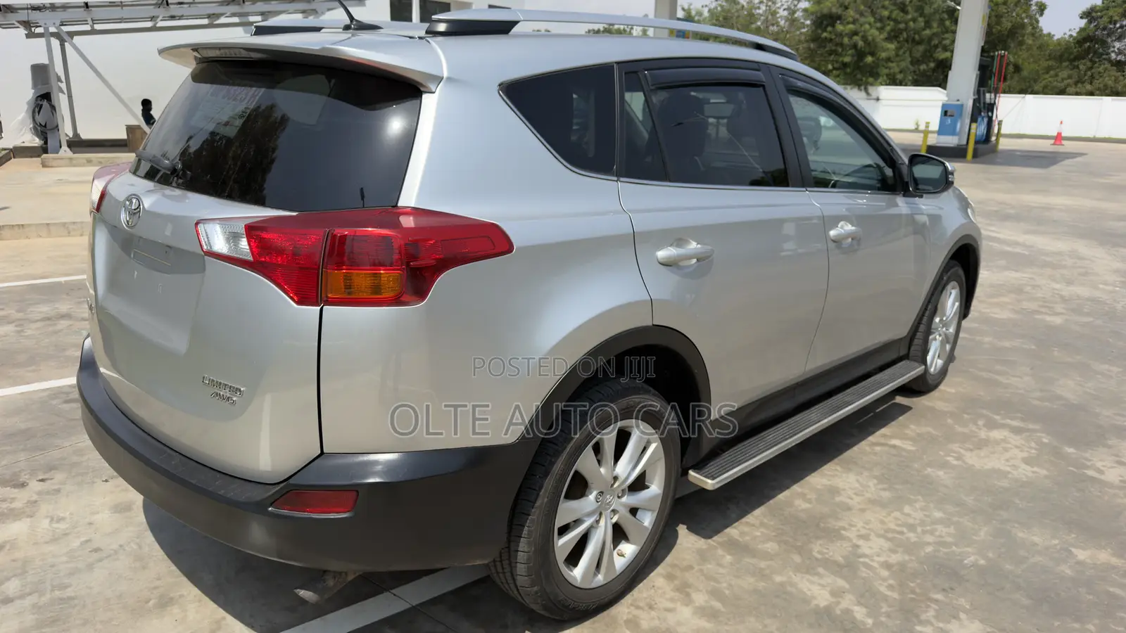 Toyota RAV4 Limited 4dr SUV AWD (2.5L 4cyl 6A) 2015 Silver