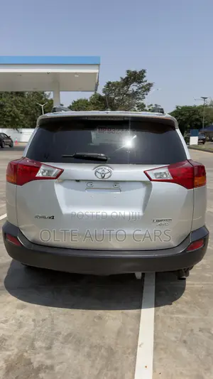 Toyota RAV4 Limited 4dr SUV AWD (2.5L 4cyl 6A) 2015 Silver
