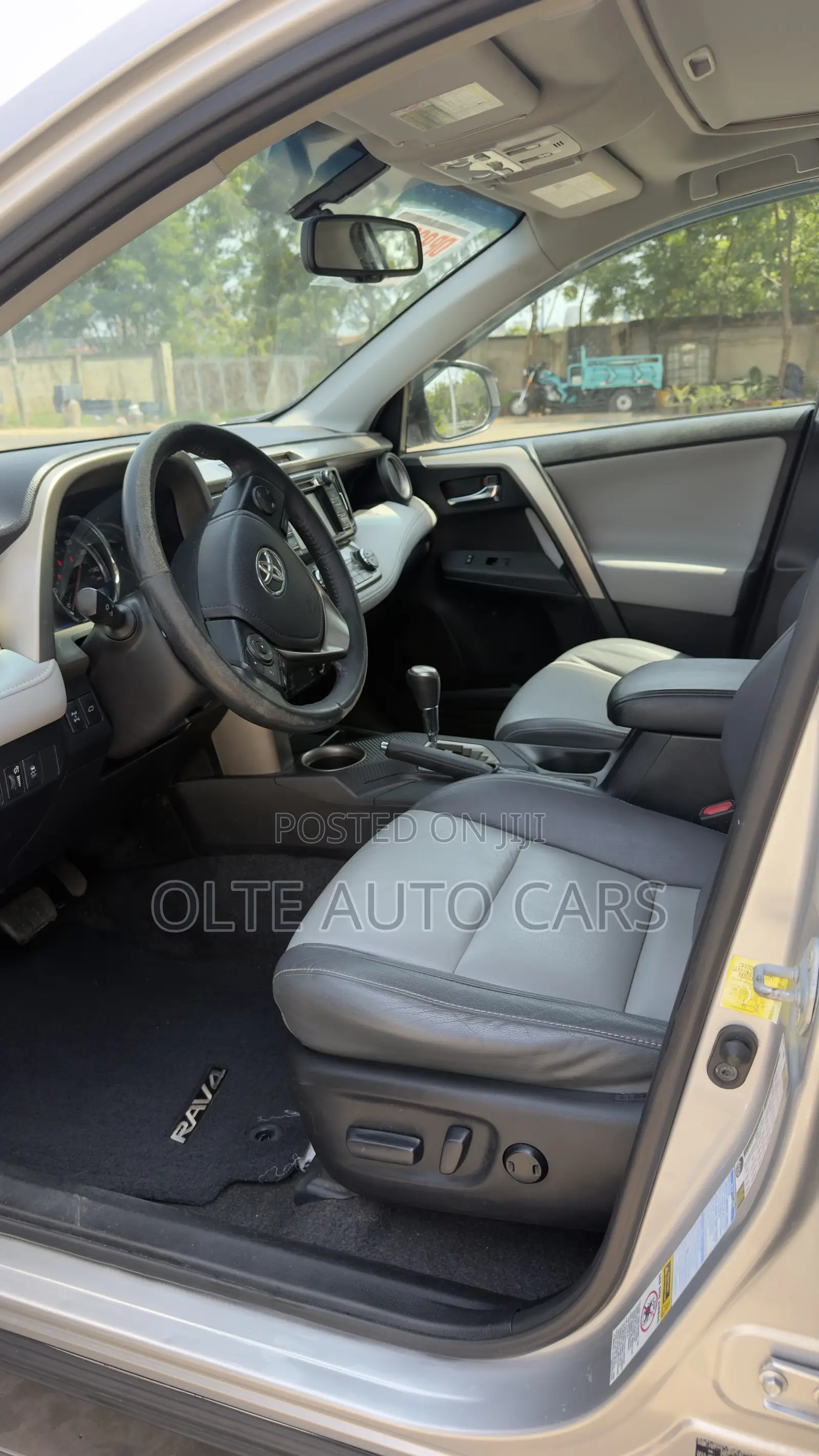 Toyota RAV4 Limited 4dr SUV AWD (2.5L 4cyl 6A) 2015 Silver