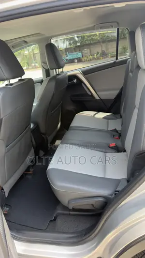Toyota RAV4 Limited 4dr SUV AWD (2.5L 4cyl 6A) 2015 Silver