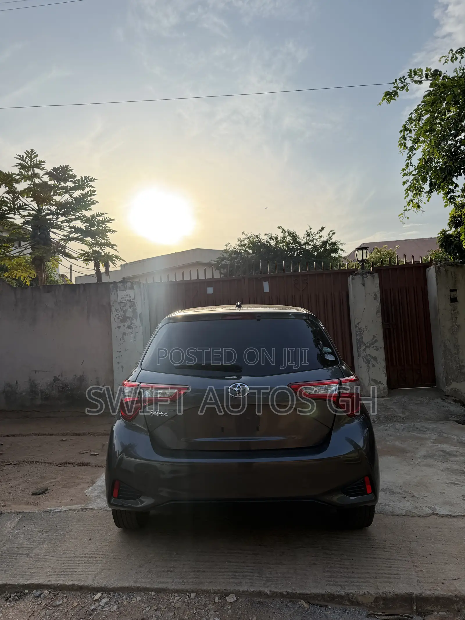 Toyota Vitz 1.3 FWD 5dr 2017 Gray