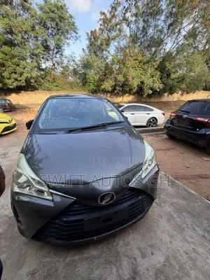 Toyota Vitz 1.3 FWD 5dr 2017 Gray