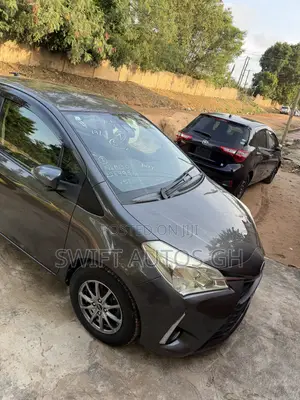 Toyota Vitz 1.3 FWD 5dr 2017 Gray