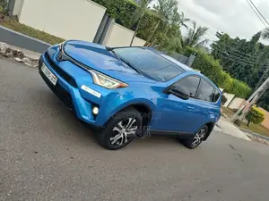 Toyota RAV4 2018 Blue