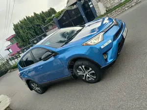 Toyota RAV4 2018 Blue