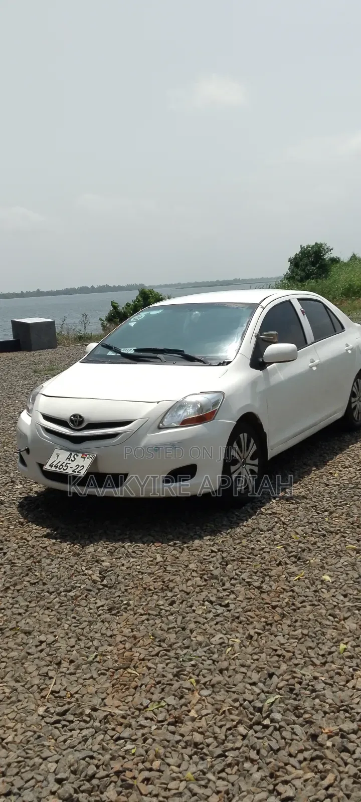 Toyota Yaris Base Sedan 4dr 2010 White