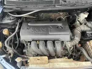 Toyota Matrix Hatchback FWD (1.8L 4cyl 5M) 2005 Blue
