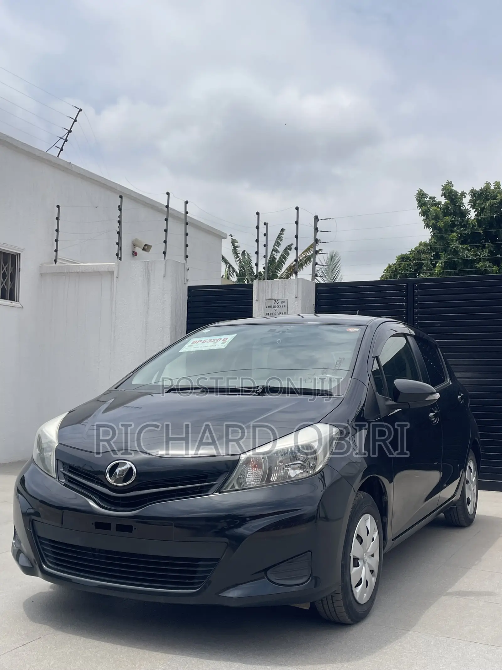 Toyota Vitz 1.3 AWD 5dr 2013 Black