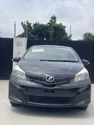 Toyota Vitz 1.3 AWD 5dr 2013 Black