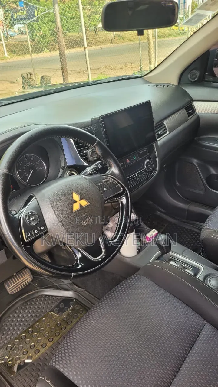 Mitsubishi Outlander SE FWD 2016 Black