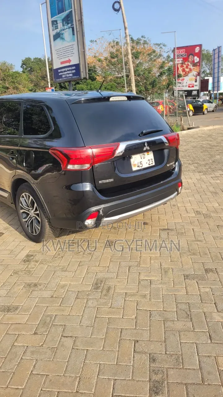 Mitsubishi Outlander SE FWD 2016 Black