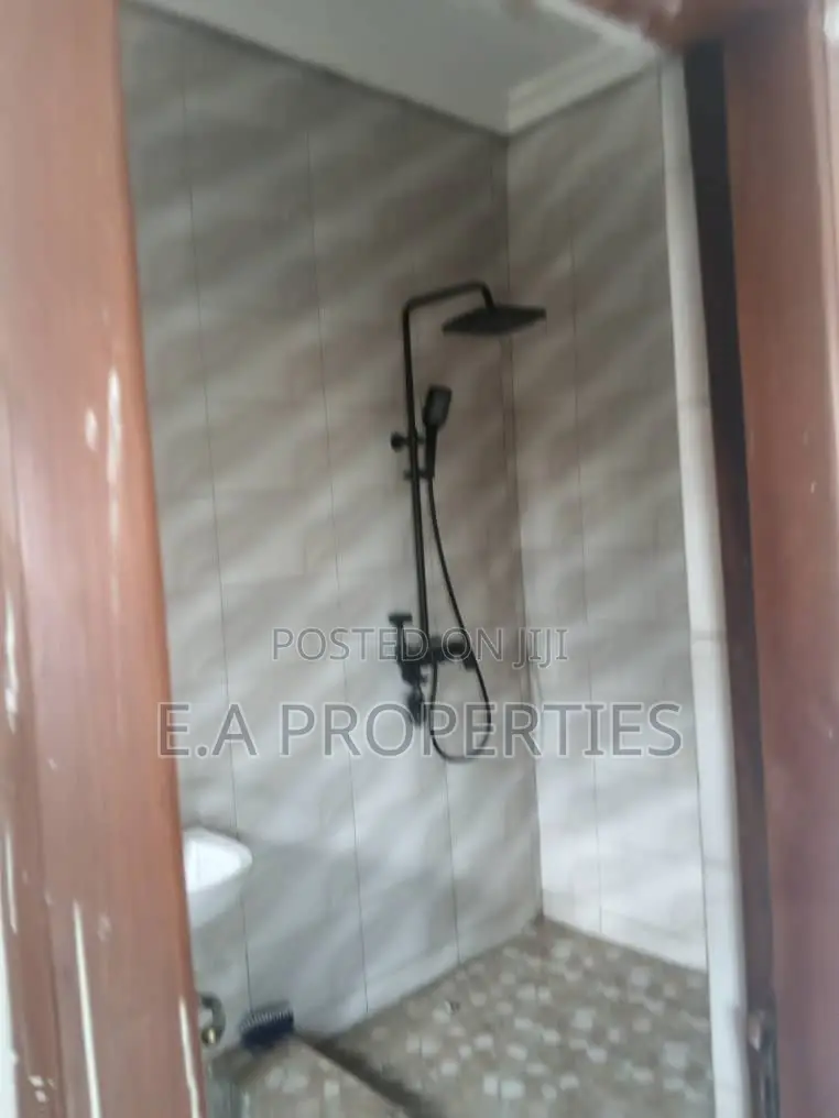 5bdrm House in E A Properties, New Site for rent