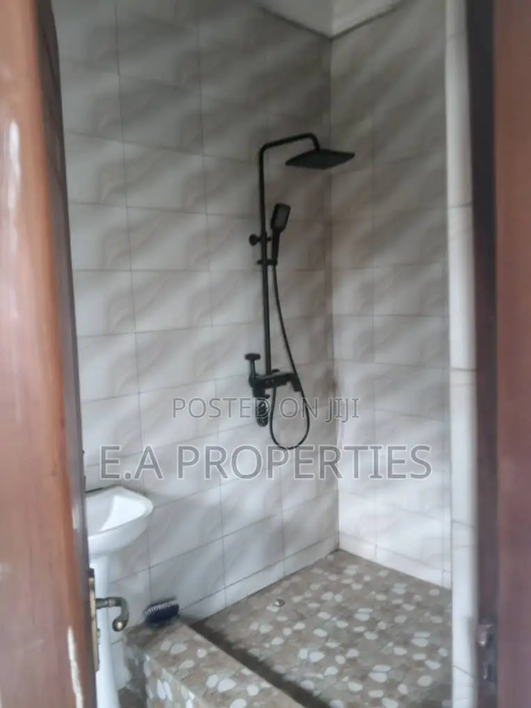 5bdrm House in E A Properties, New Site for rent