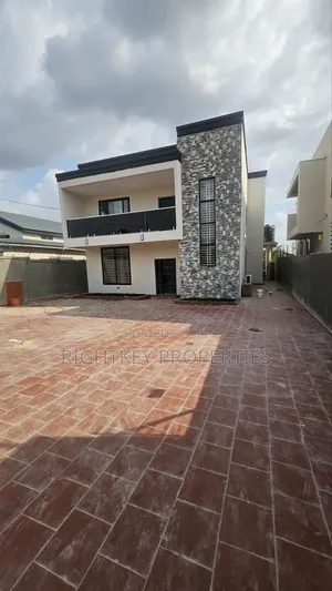 4bdrm Duplex in Kumasi Metropolitan for sale